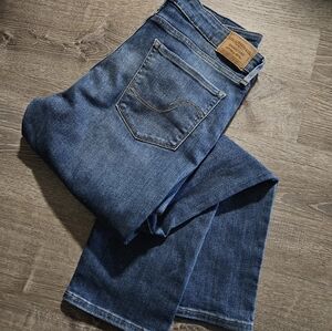 ​Levi Strauss Signature Mid Rise Straight Leg Jeans - Medium Wash - Size 10